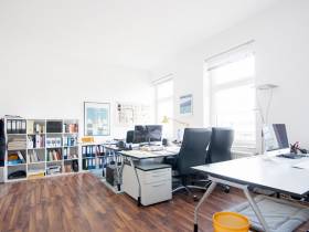 Frisch renovierter Büroraum in schönem Altbau in Pempelfort