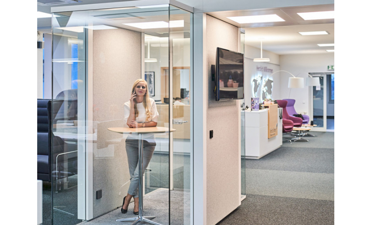 Arbeitsplatz Stresemannallee Neuss 