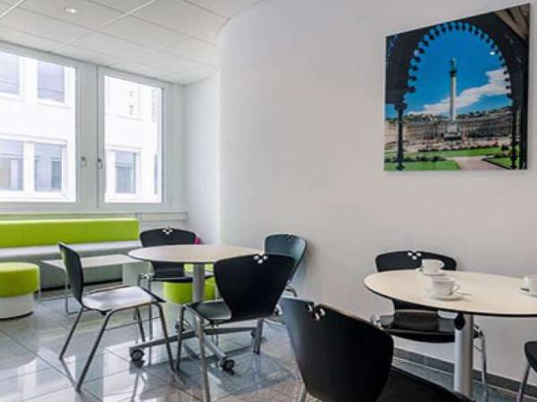 Modernes Business Center mit Coworking & Büros in Stuttgart-Vaihingen — Bild 3