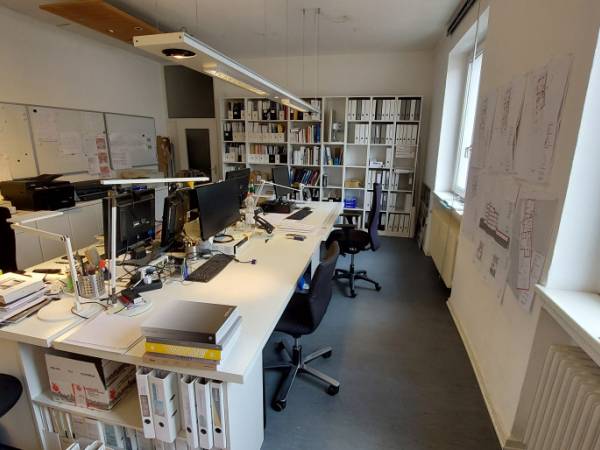 Kreative Bürogemeinschaft im ruhigen Hinterhof in Köln-Sülz — Bild 3