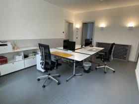 Freie Büro-Arbeitsplätze in saniertem Altbau