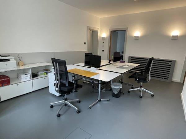Freie Büro-Arbeitsplätze in saniertem Altbau — Bild 1