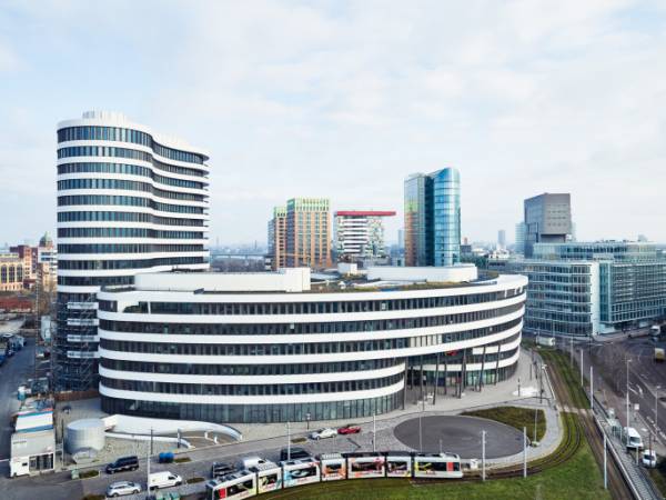 Moderne Büros am Medienhafen in Düsseldorf-Hafen — Bild 1