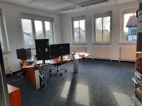 Einzelne oder mehrere Büroräume mit Blick ins Grüne und