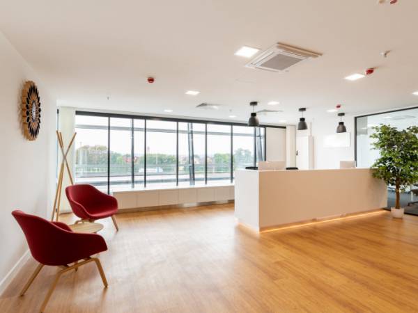 Modernes Business Center mit flexiblem Coworking in Augsburg — Bild 1