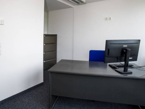 Helle Bürogemeinschaft mit Balkon im Hospitalviertel Stuttgart-Mitte — Bild 2