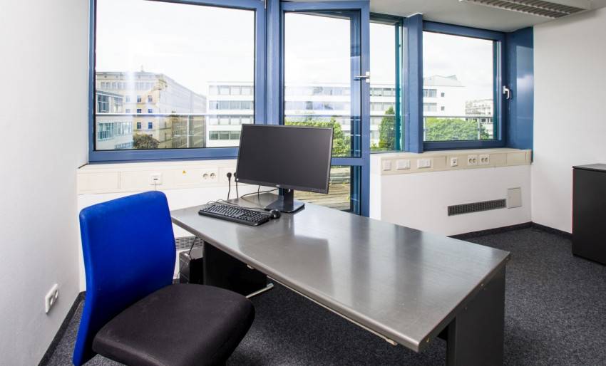 Zentrale Bürogemeinschaft mit Balkon in Stuttgart-Neue Vorstadt