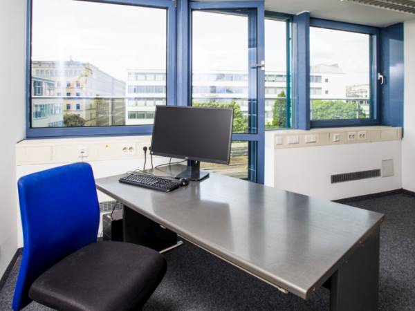 Helle Bürogemeinschaft mit Balkon im Hospitalviertel Stuttgart-Mitte — Bild 3