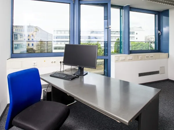 Abschließbares Büro in Stuttgart (Neue Vorstadt) – Zentrale Bürogemeinschaft mit Balkon in Stuttgart-Neue Vorstadt — Bild 3
