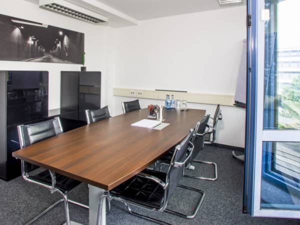 Helle Bürogemeinschaft mit Balkon im Hospitalviertel Stuttgart-Mitte — Bild 6
