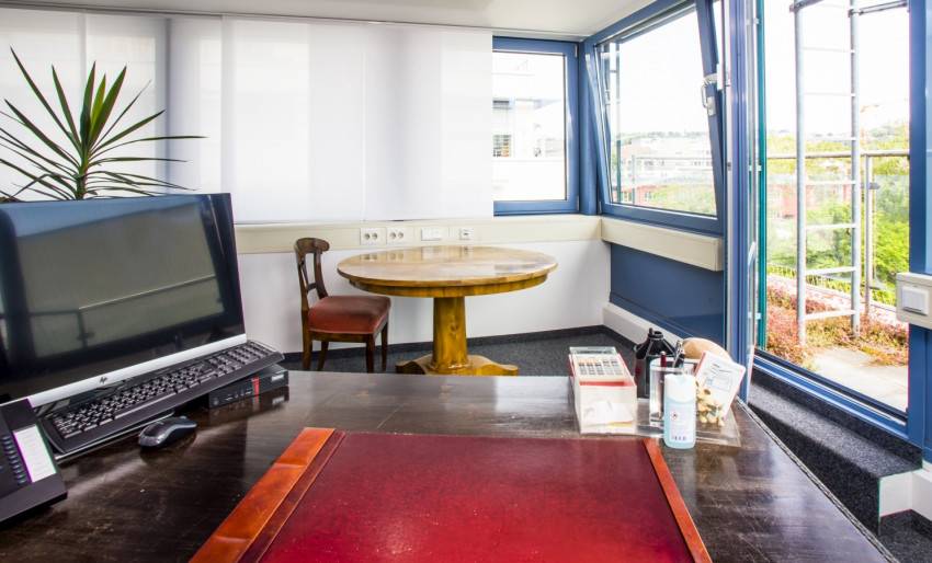 Zentrale Bürogemeinschaft mit Balkon in Stuttgart-Neue Vorstadt