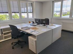 2 Schreibtisch-Arbeitsplätze