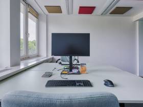 Fester Schreibtisch / Desk im Coworking Space Büro in Hamburg