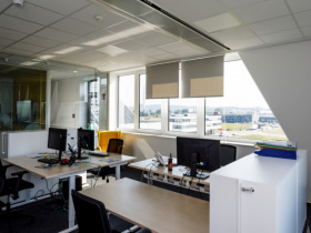 Helle und modern ausgestattete Arbeitsplätze in tollem Neubau