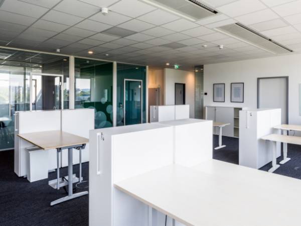 Helle und modern ausgestattete Arbeitsplätze in tollem Neubau — Bild 3