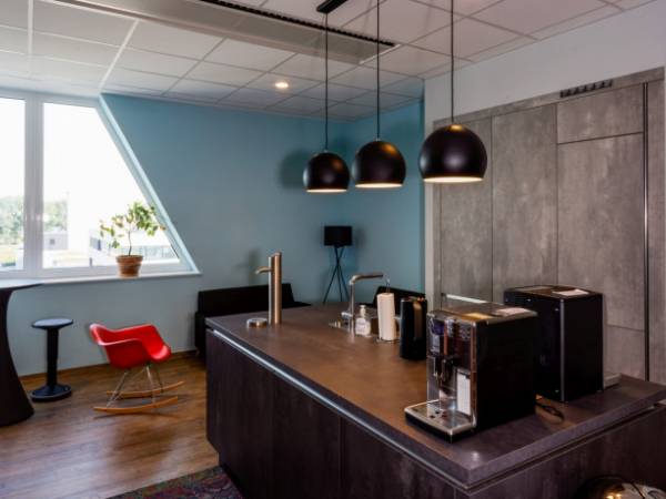 Helle und modern ausgestattete Arbeitsplätze in tollem Neubau — Bild 4