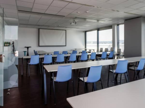Helle und modern ausgestattete Arbeitsplätze in tollem Neubau — Bild 8