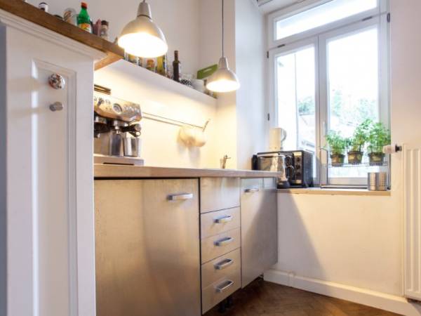 Schreibtischplatz in München (Altstadt-Lehel) – Hundefreundliche Bürogemeinschaft im Altbau-Ladenbüro in — Bild 3