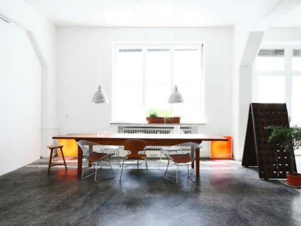 Schreibtischplatz in München (Ludwigsvorstadt-Isarvorstadt) – Arbeitstische in Kreativbüro im Industrial-Loft style — Bild 6