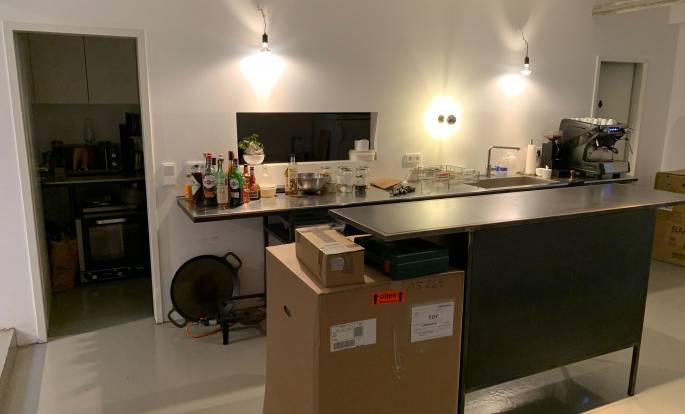 Moderne Bürogemeinschaft mit Dachterrasse in