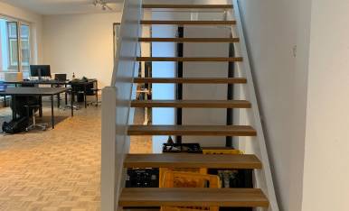Moderne Bürogemeinschaft mit Dachterrasse in