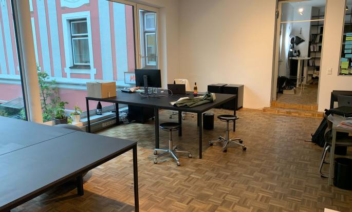 Moderne Bürogemeinschaft mit Dachterrasse in