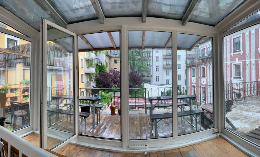 Moderne Bürogemeinschaft mit Dachterrasse in