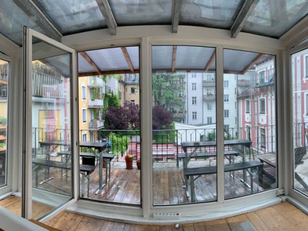 Schreibtischplatz in München (Ludwigsvorstadt-Isarvorstadt) – Moderne Bürogemeinschaft mit Dachterrasse in — Bild 8
