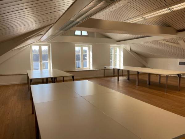 Großzügige Bürofläche mit Balkon und Blick in den Park — Bild 4