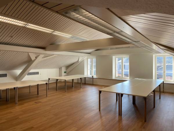 Großzügige Bürofläche mit Balkon und Blick in den Park — Bild 1