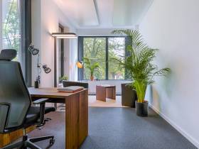 City-Büro mit Alsterblick halbtags ab 13 Uhr zu vermieten