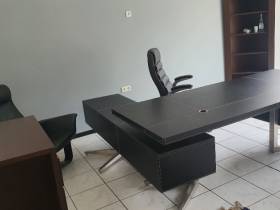 Büro mit großem Schaufenster, zentrale Lage