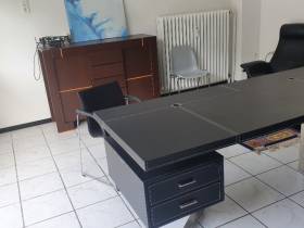 Büro mit großem Schaufenster, zentrale Lage