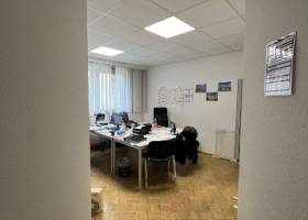 Büro/Praxisfläche