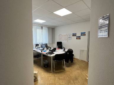 Große Büro- und Praxisflächen in Top Lage — Bild 1