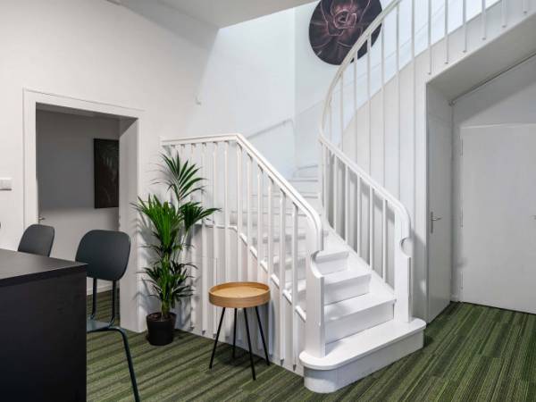 Stilvolle Coworking-Arbeitsplätze und Büros im Altbau in — Bild 5