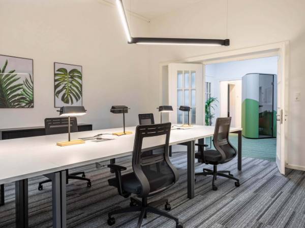 Stilvolle Coworking-Arbeitsplätze und Büros im Altbau in — Bild 7