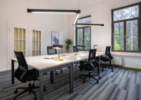 Büroraum mit 5 Arbeitsplätzen
