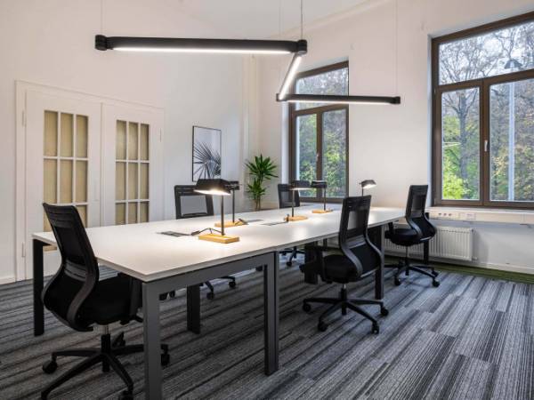 Stilvolle Coworking-Arbeitsplätze und Büros im Altbau in — Bild 2