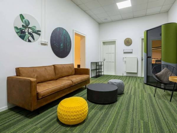 Stilvolle Coworking-Arbeitsplätze und Büros im Altbau in — Bild 8