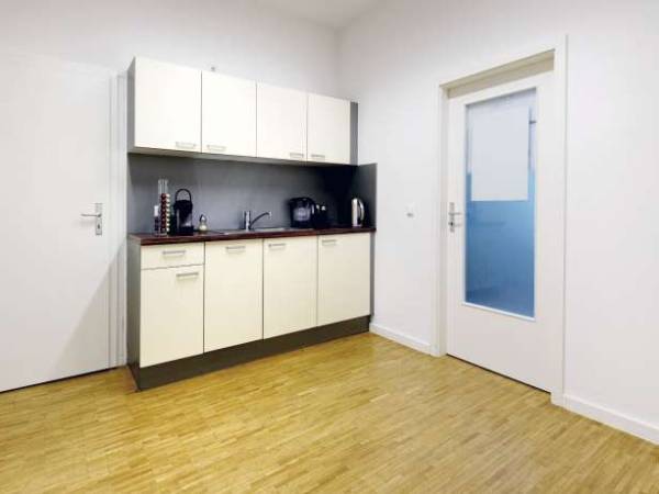 Abschließbares Büro in Berlin (Mitte) – Ruhige, helle Büroräume in Bürogemeinschaft in Berlin-Mitte — Bild 4