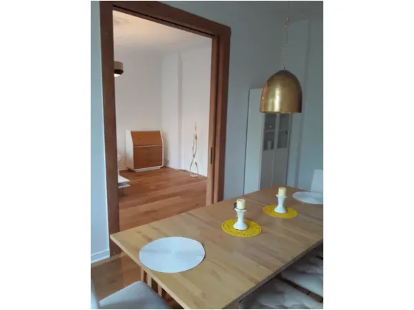 Abschließbares Büro in Krefeld (Stadtmitte) – Heller Büroraum im renovierten Altbau in Krefeld-Stadtmitte — Bild 1