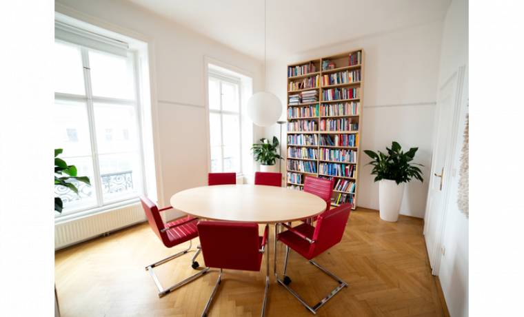 Sonnige Bürogemeinschaft im Altbau in Wien, Innere Stadt