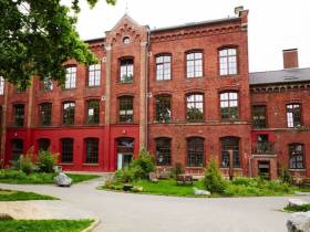 Schönes Büro zur Untermiete am Arrenberg mit kleiner Terrasse