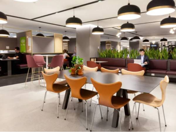 Stilvolle Designerbüros & Coworking im Art-déco-Gebäude in — Bild 4