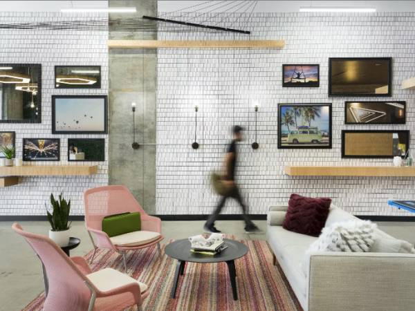 Stilvolle Designerbüros & Coworking im Art-déco-Gebäude in — Bild 1
