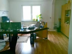 Schönes, ruhiges Büro mit guter Anbindung