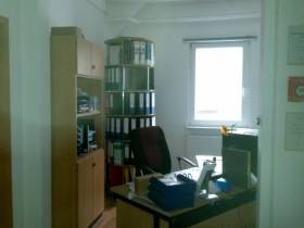 Schönes, ruhiges Büro mit guter Anbindung