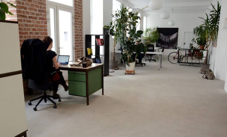 Freie Arbeitsplätze in einem neu renovierter Co-Working Space zu vermieten
