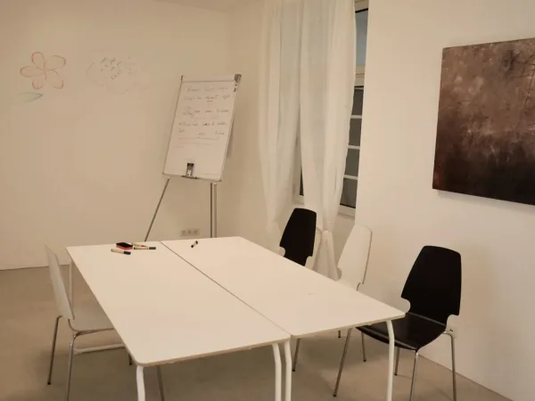 Schreibtischplatz in Wien (Favoriten) – Freie Arbeitsplätze in einem neu renovierter Co-Working Space zu vermieten — Bild 3